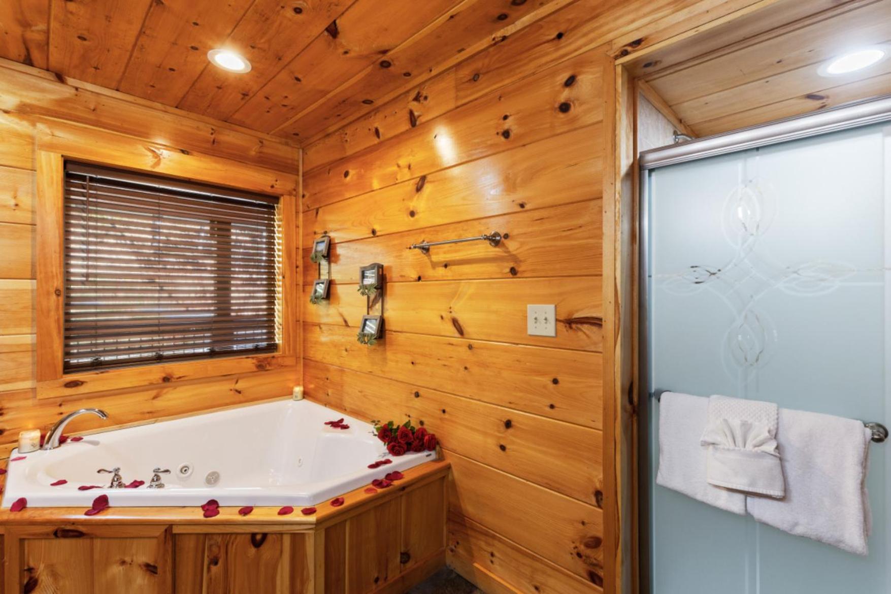 Whispering Pines Retreat By Ghosal Luxury Lodging Gatlinburg Exterior foto